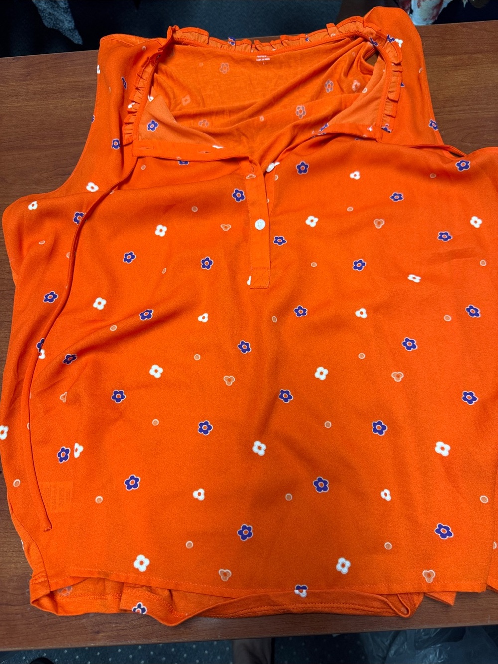 Loft outlet tank L // 091825